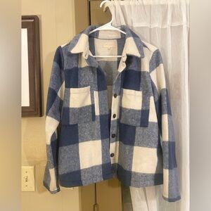 Adorable MELLODAY cropped plaid shacket (size small)